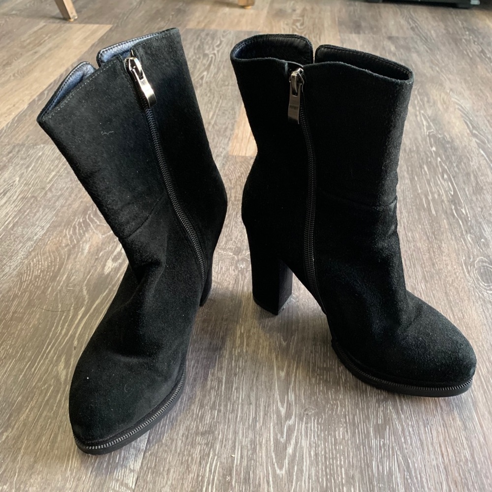 Women Black Boots in Size 6
